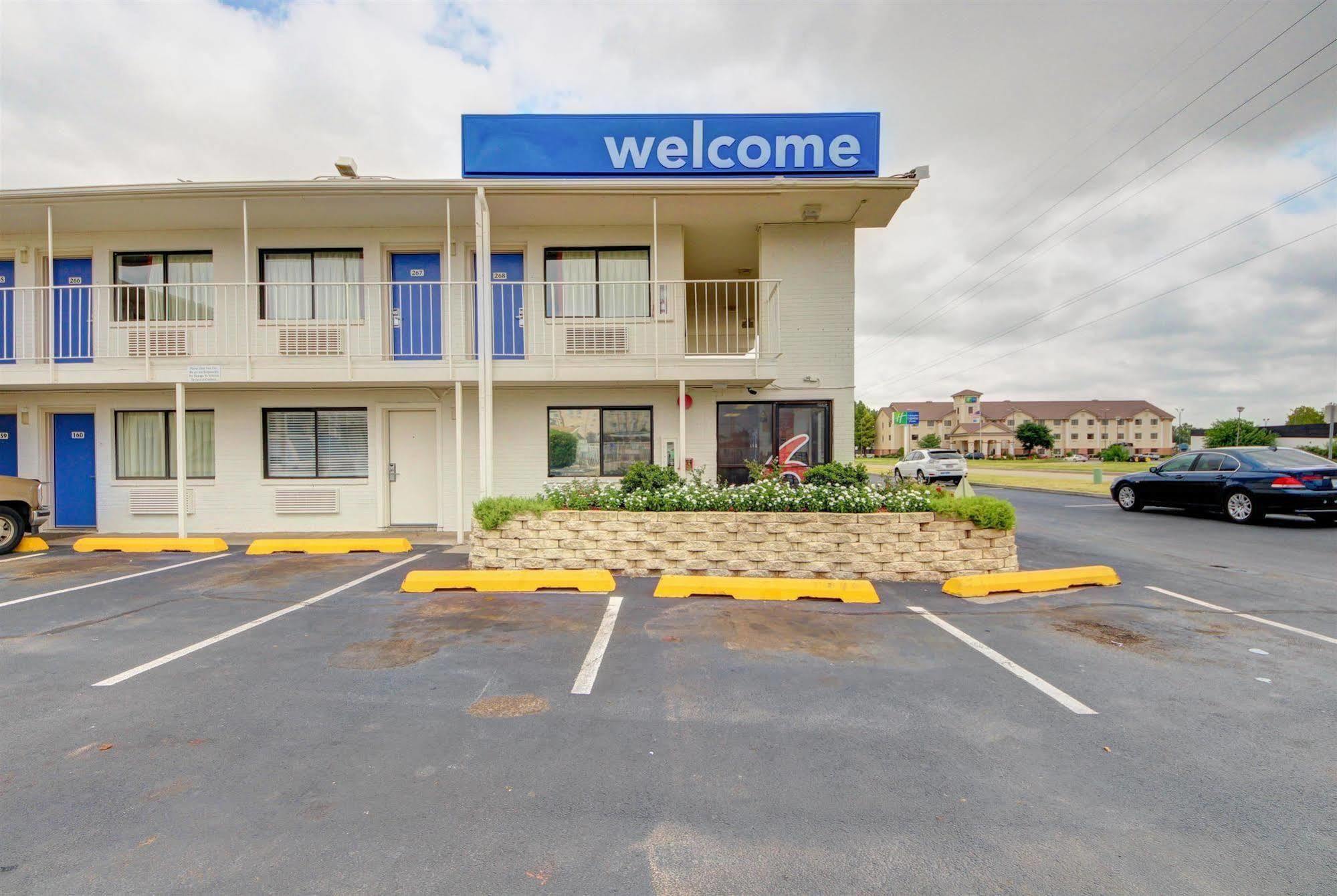 Motel 6 - Oklahoma City Airport Экстерьер фото
