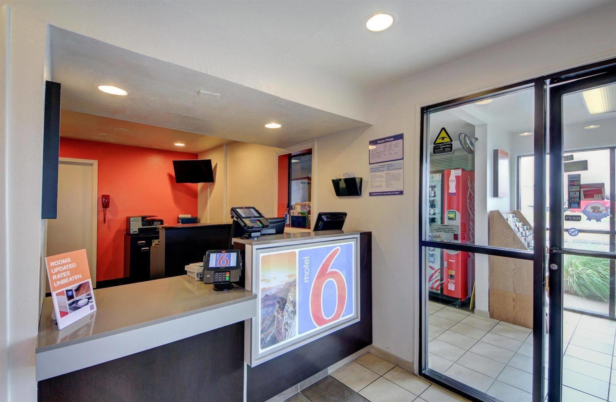 Motel 6 - Oklahoma City Airport Экстерьер фото