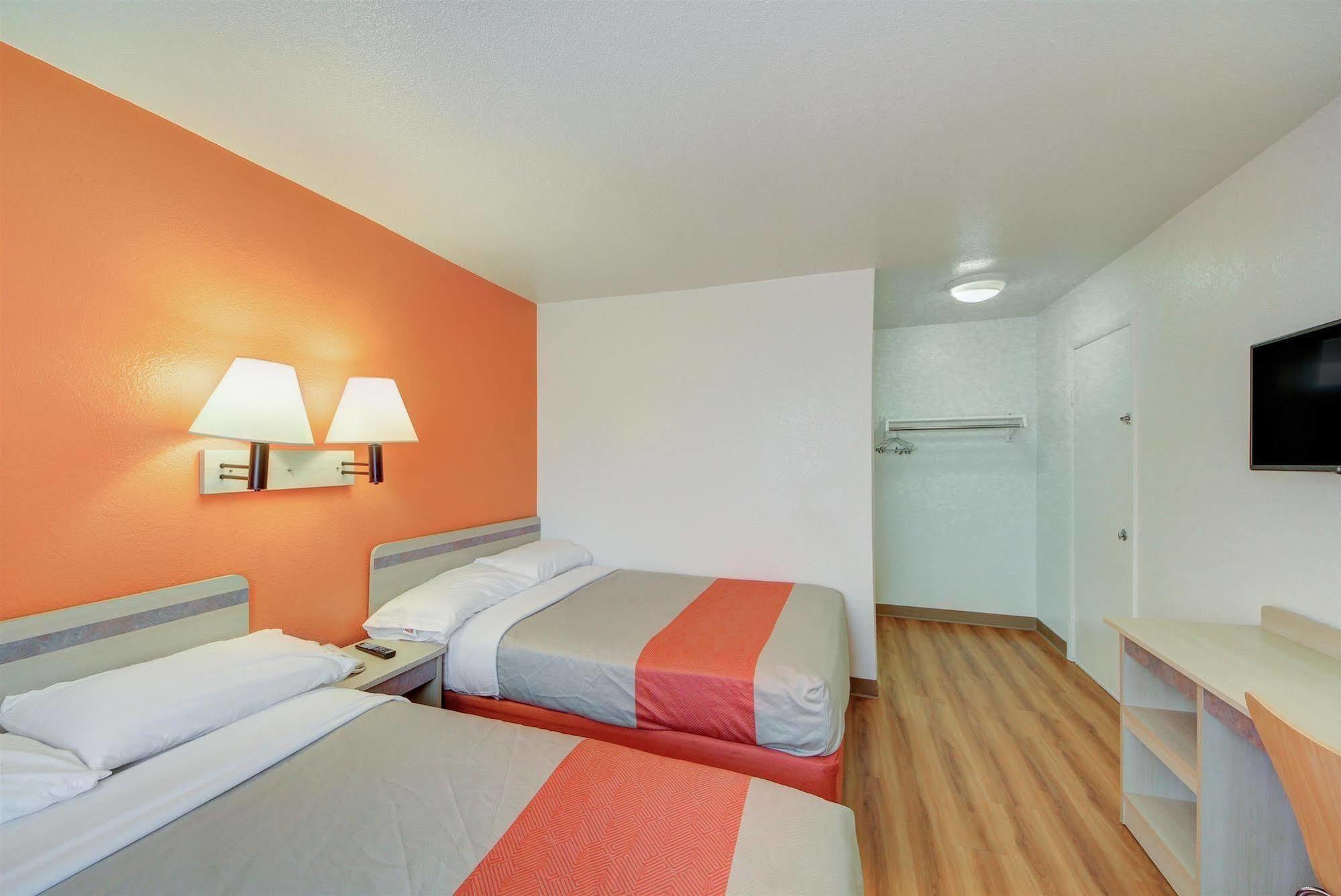 Motel 6 - Oklahoma City Airport Экстерьер фото