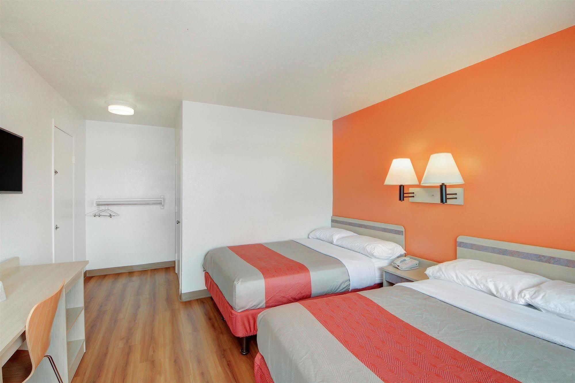 Motel 6 - Oklahoma City Airport Экстерьер фото