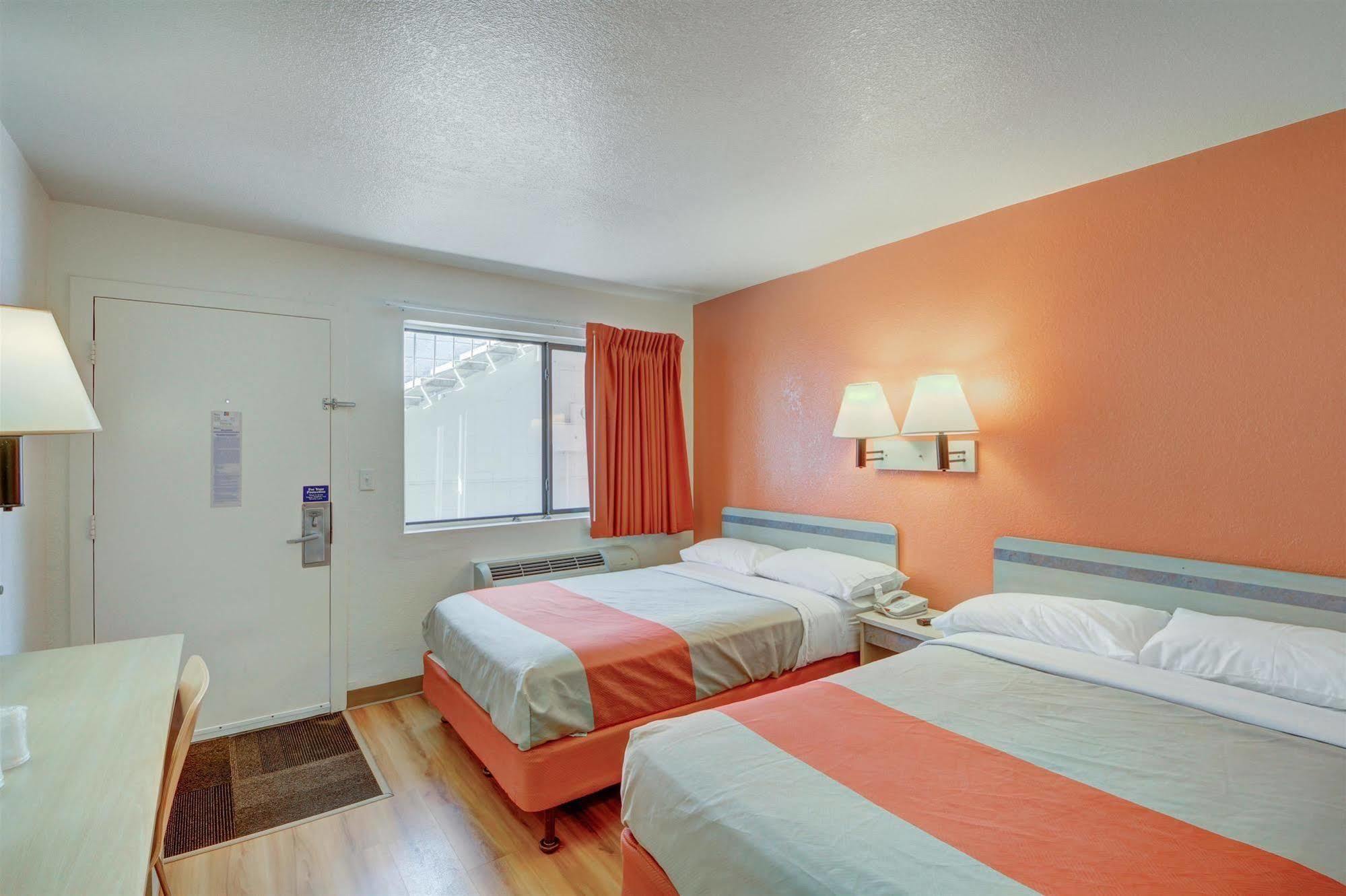 Motel 6 - Oklahoma City Airport Экстерьер фото