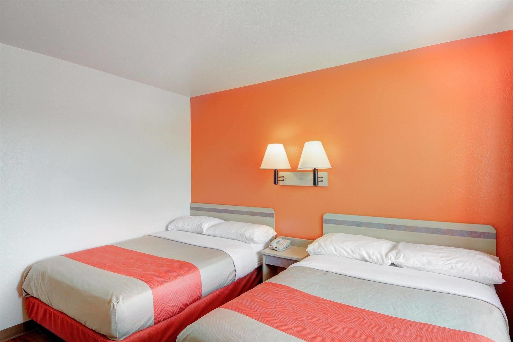 Motel 6 - Oklahoma City Airport Экстерьер фото