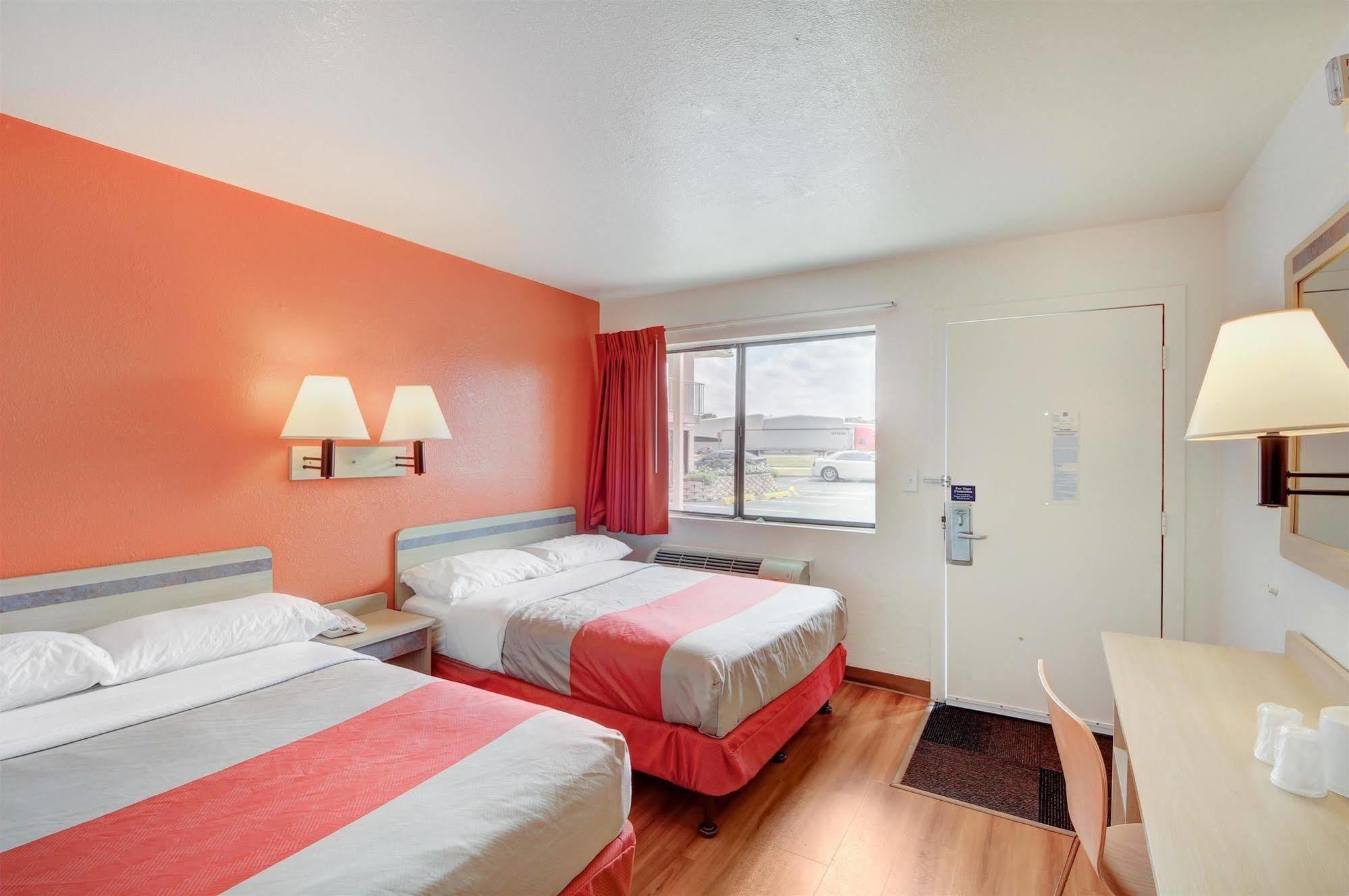 Motel 6 - Oklahoma City Airport Экстерьер фото