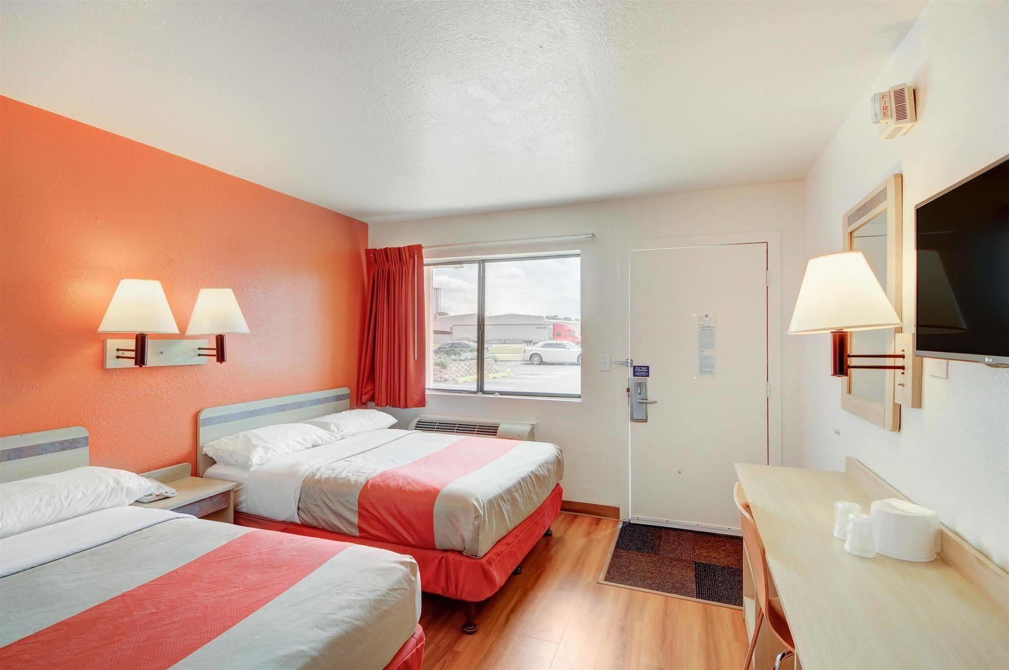 Motel 6 - Oklahoma City Airport Экстерьер фото